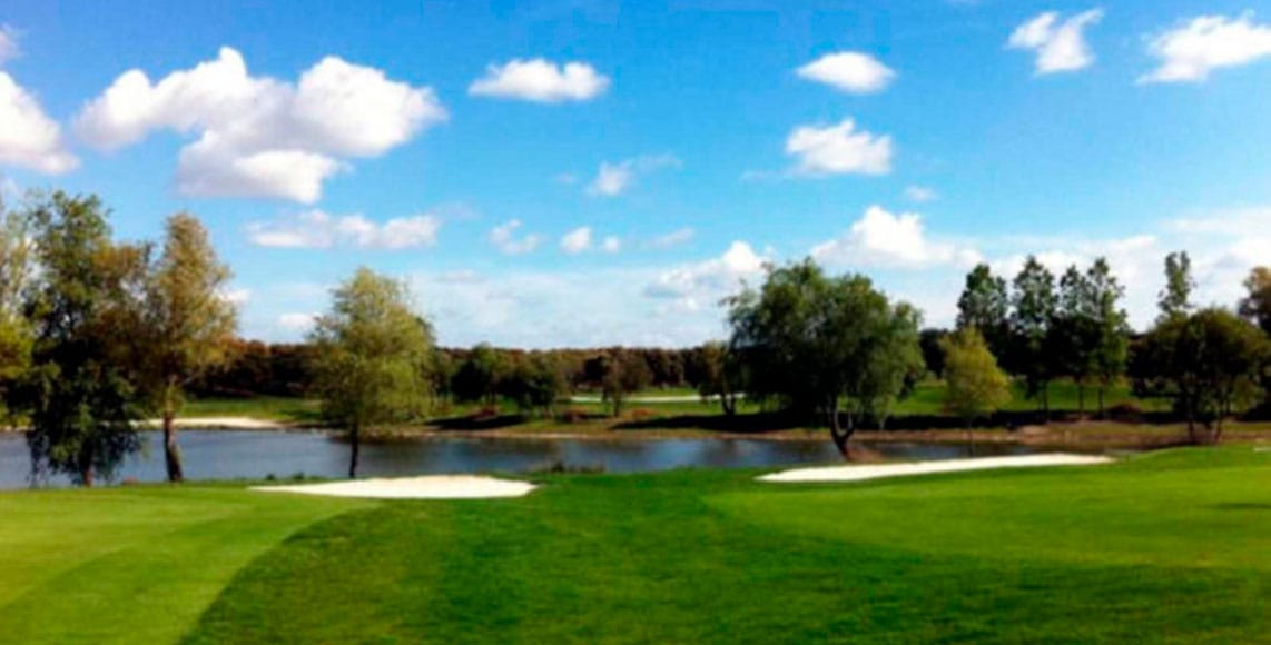 Campo de golf de Zarapicos cercano a casa rural en Almenara de Tormes